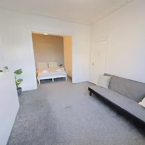 https://newton-house-e15.cambridgehotelsuk.com