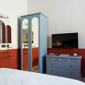 https://malta-luxe-guest-suite-central-location.qawrahotelsmalta.org